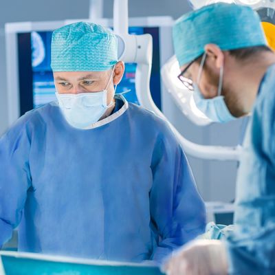 Non Surgical Protective Isolation Gown Reusable Washable Level 2 Nonwoven Material